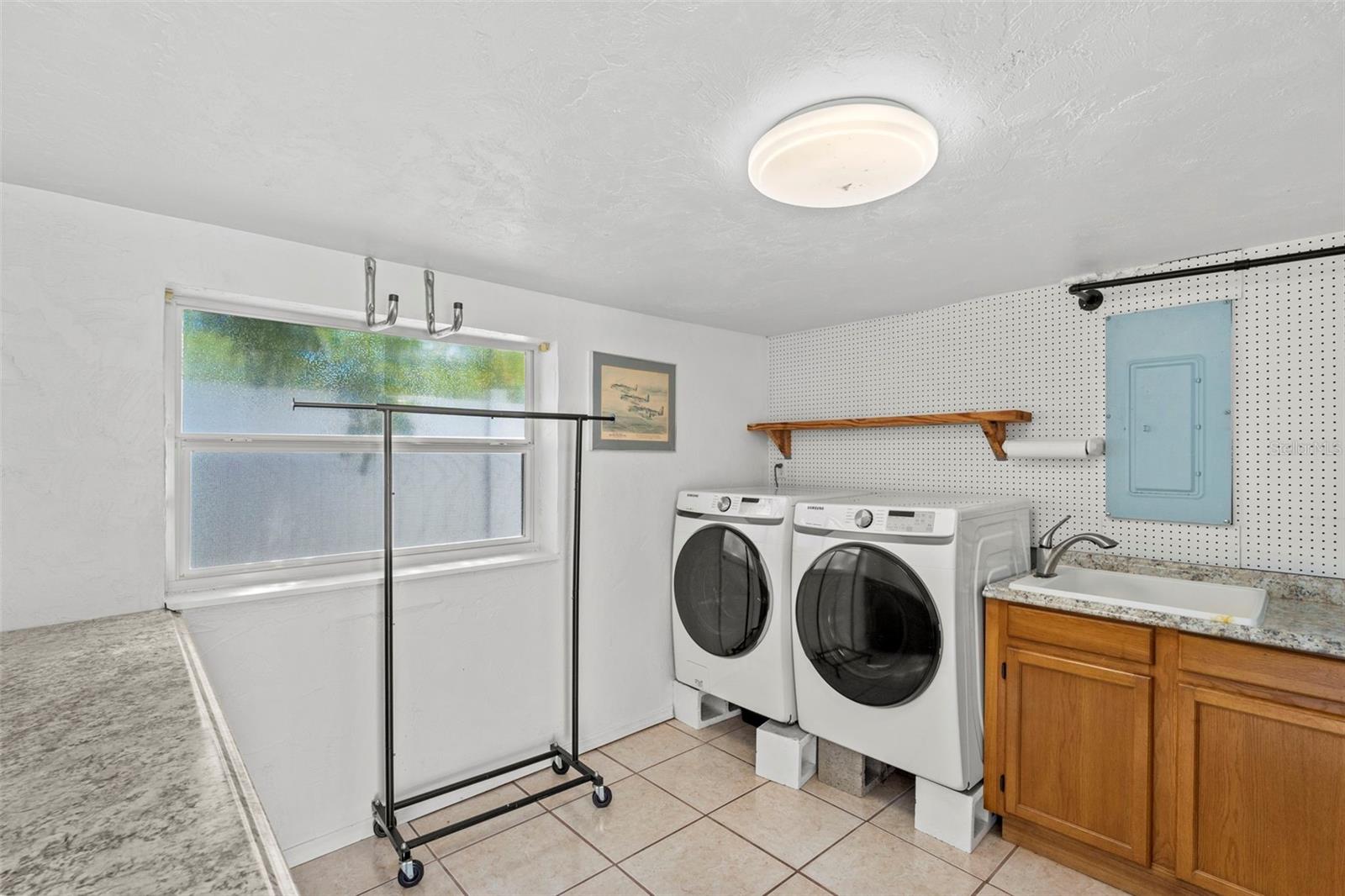 PASADENA ESTATES SEC F - Residential