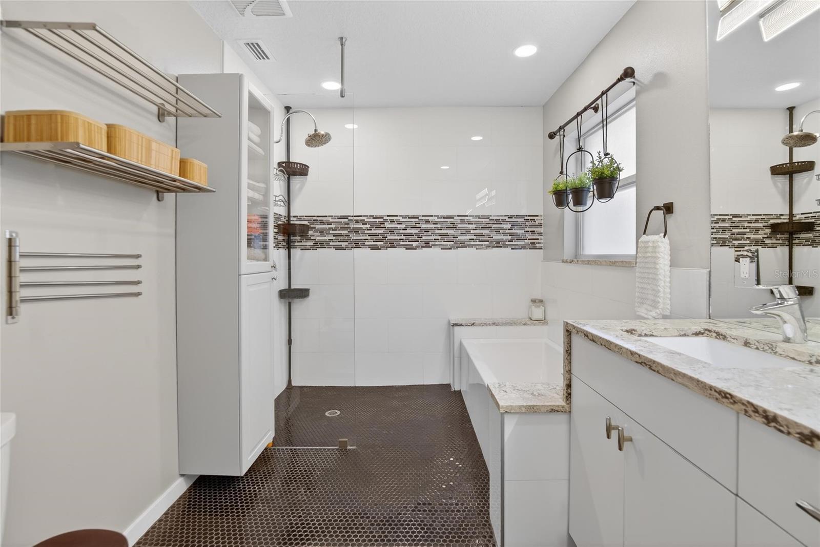 PASADENA ESTATES SEC F - Residential