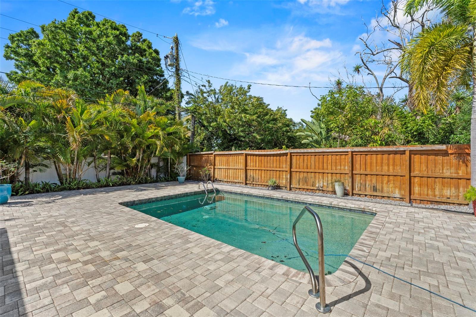 PASADENA ESTATES SEC F - Residential