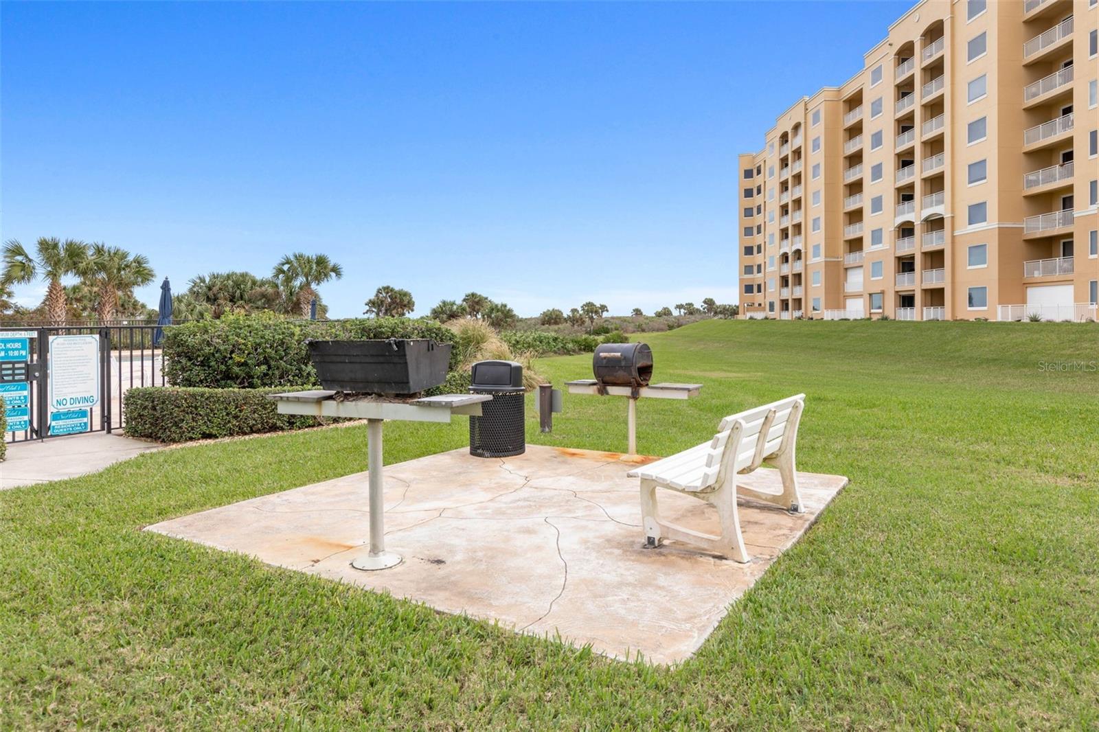 SURF CLUB - Residential Lease