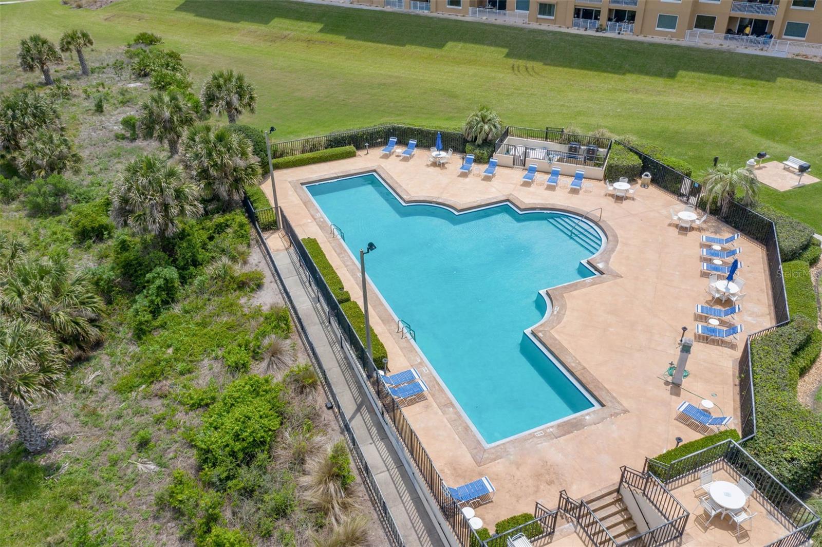 SURF CLUB - Residential Lease