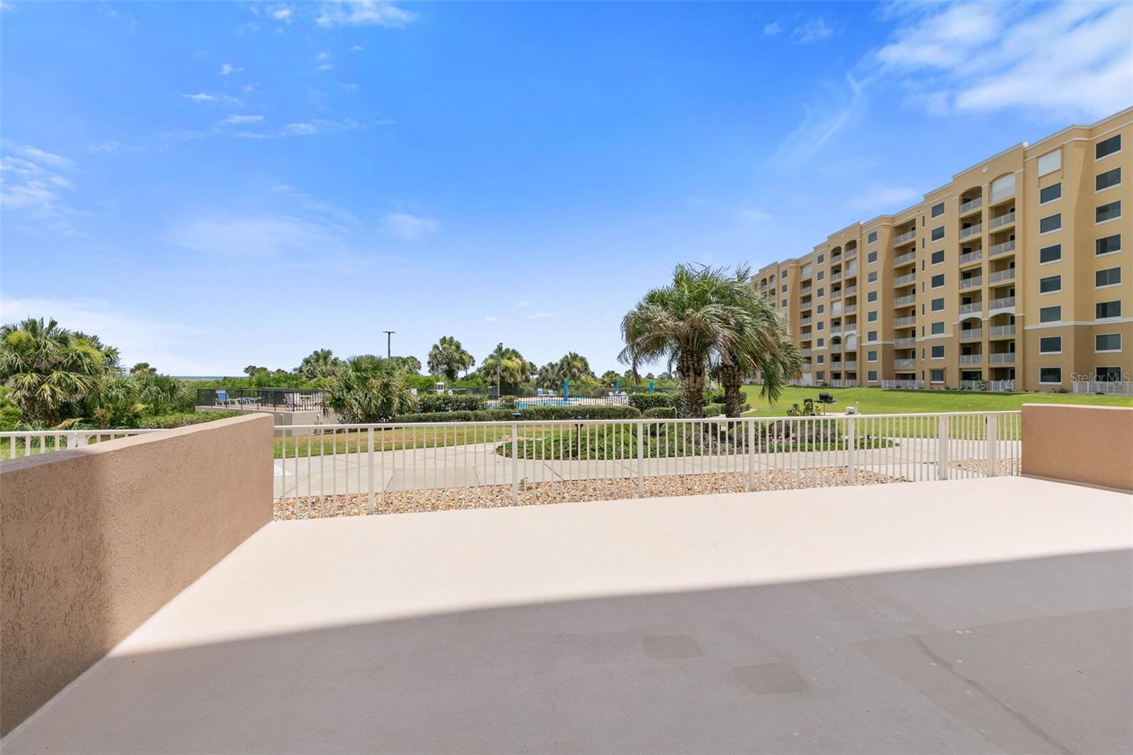 SURF CLUB - Residential Lease