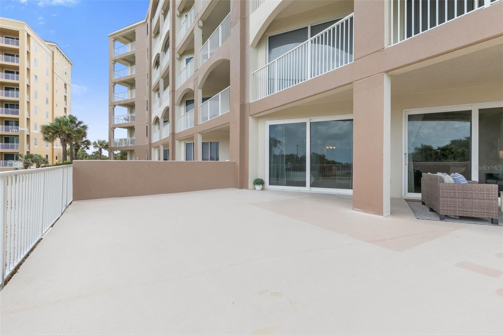 SURF CLUB - Residential Lease