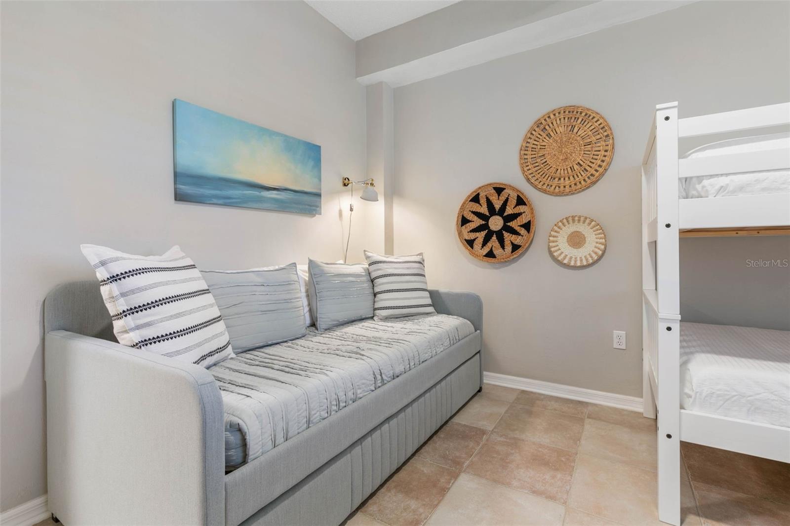 SURF CLUB - Residential Lease