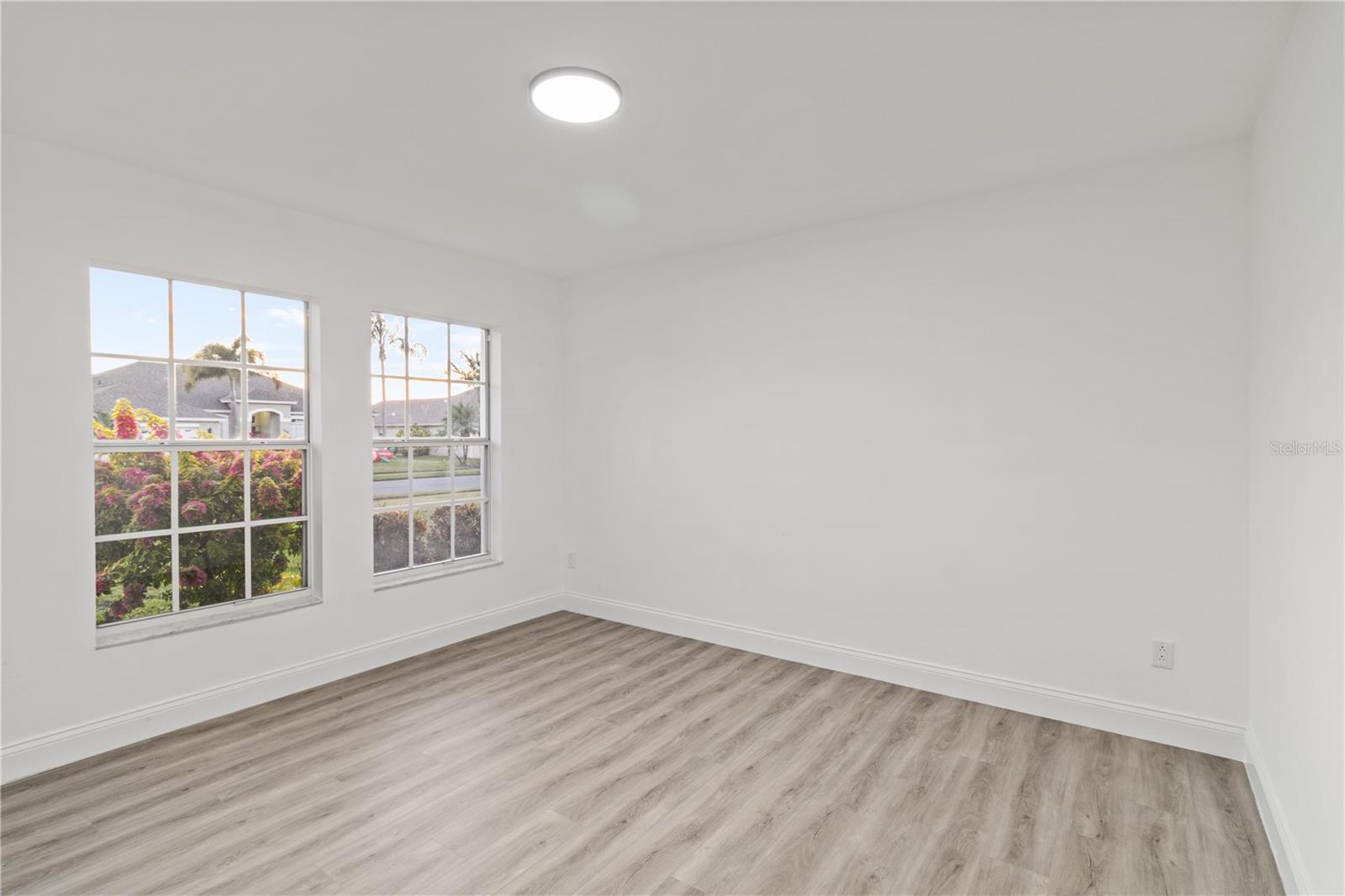 INDIAN LAKES - Residential