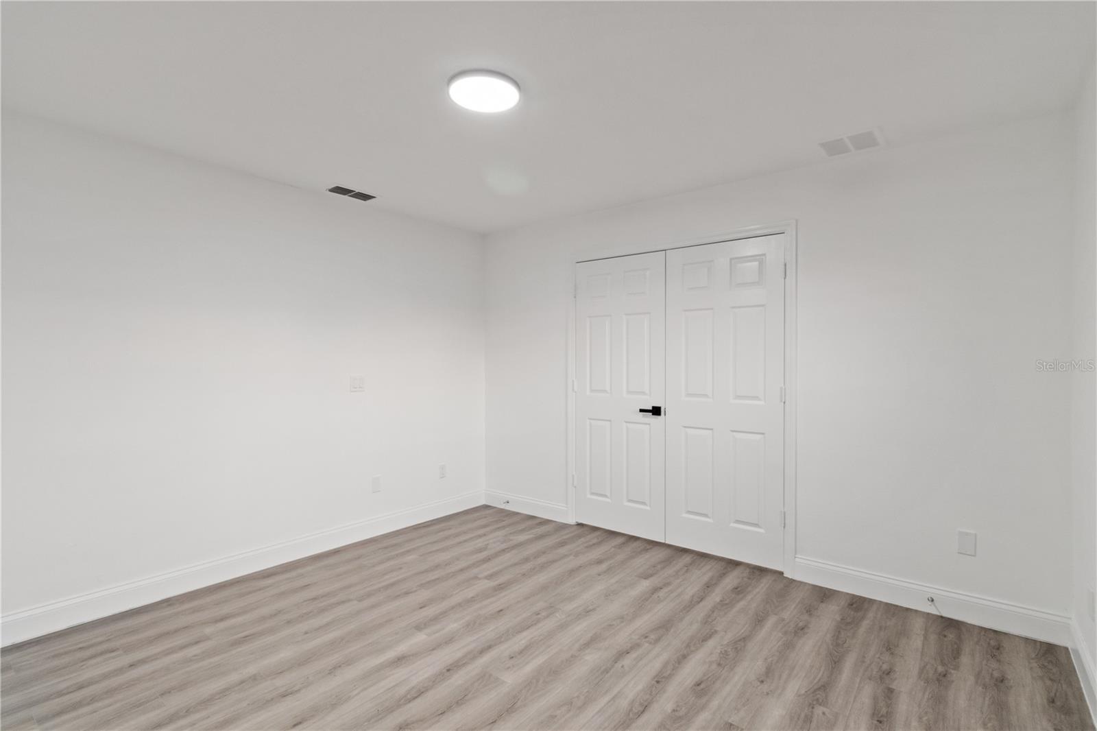 INDIAN LAKES - Residential