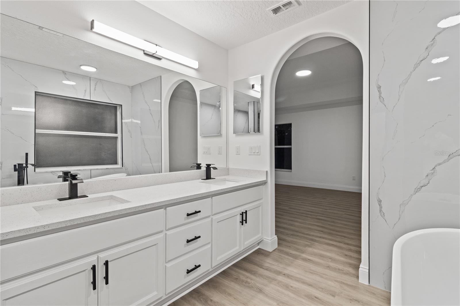 INDIAN LAKES - Residential