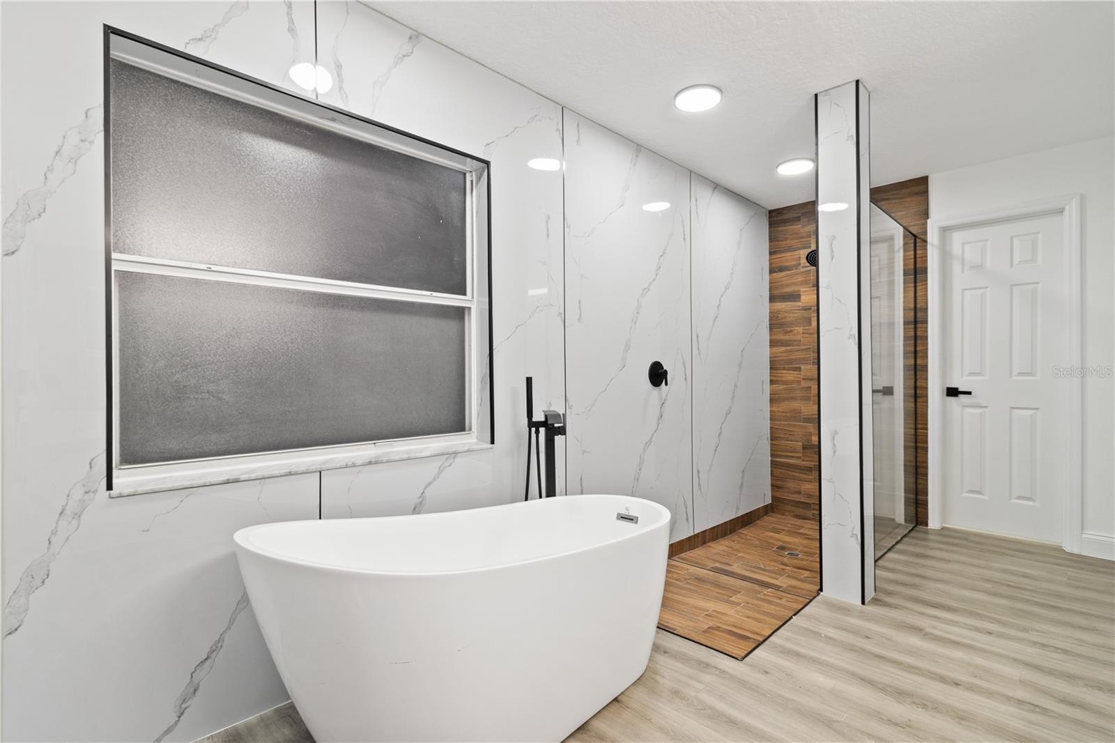 INDIAN LAKES - Residential