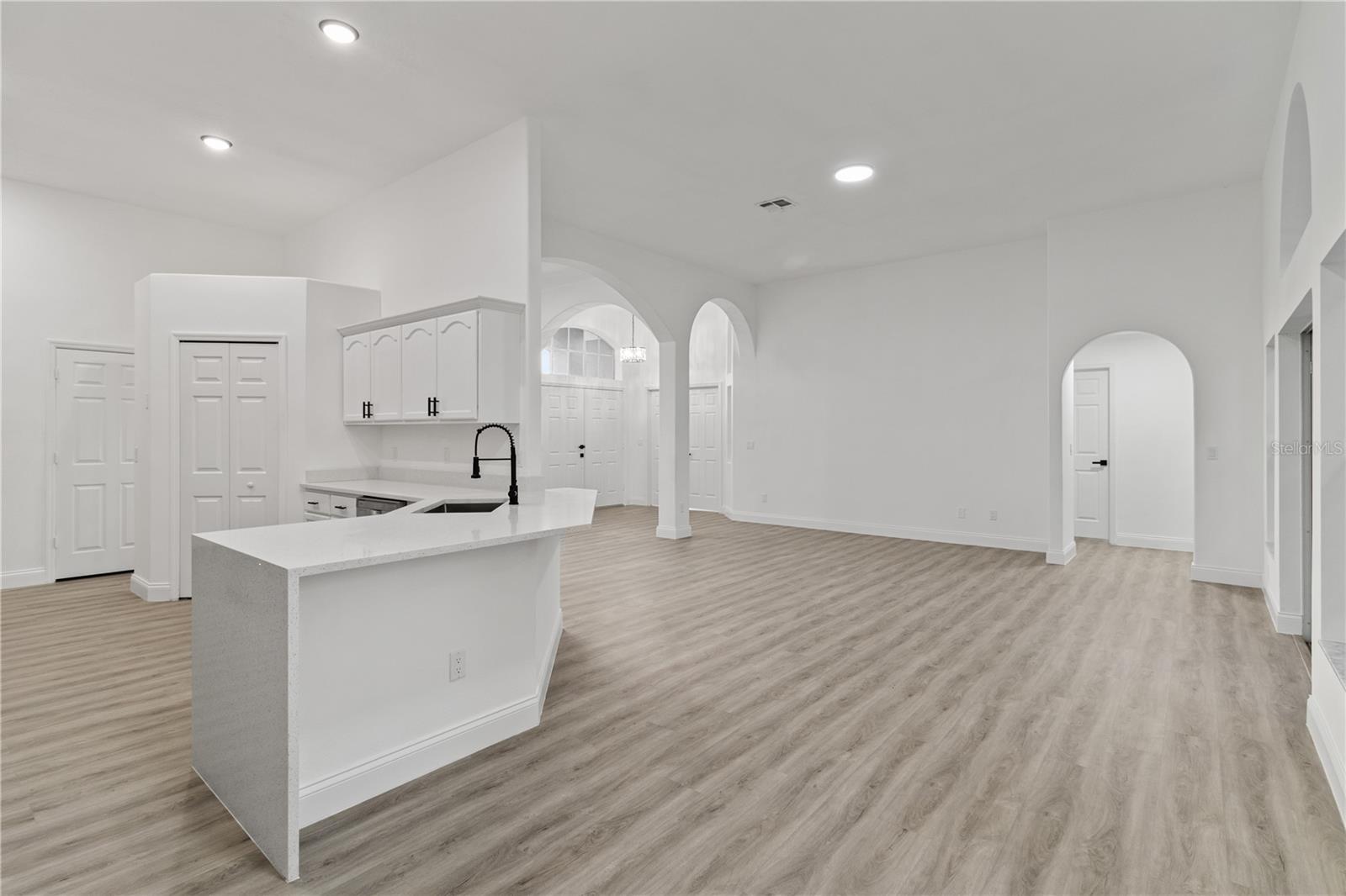 INDIAN LAKES - Residential