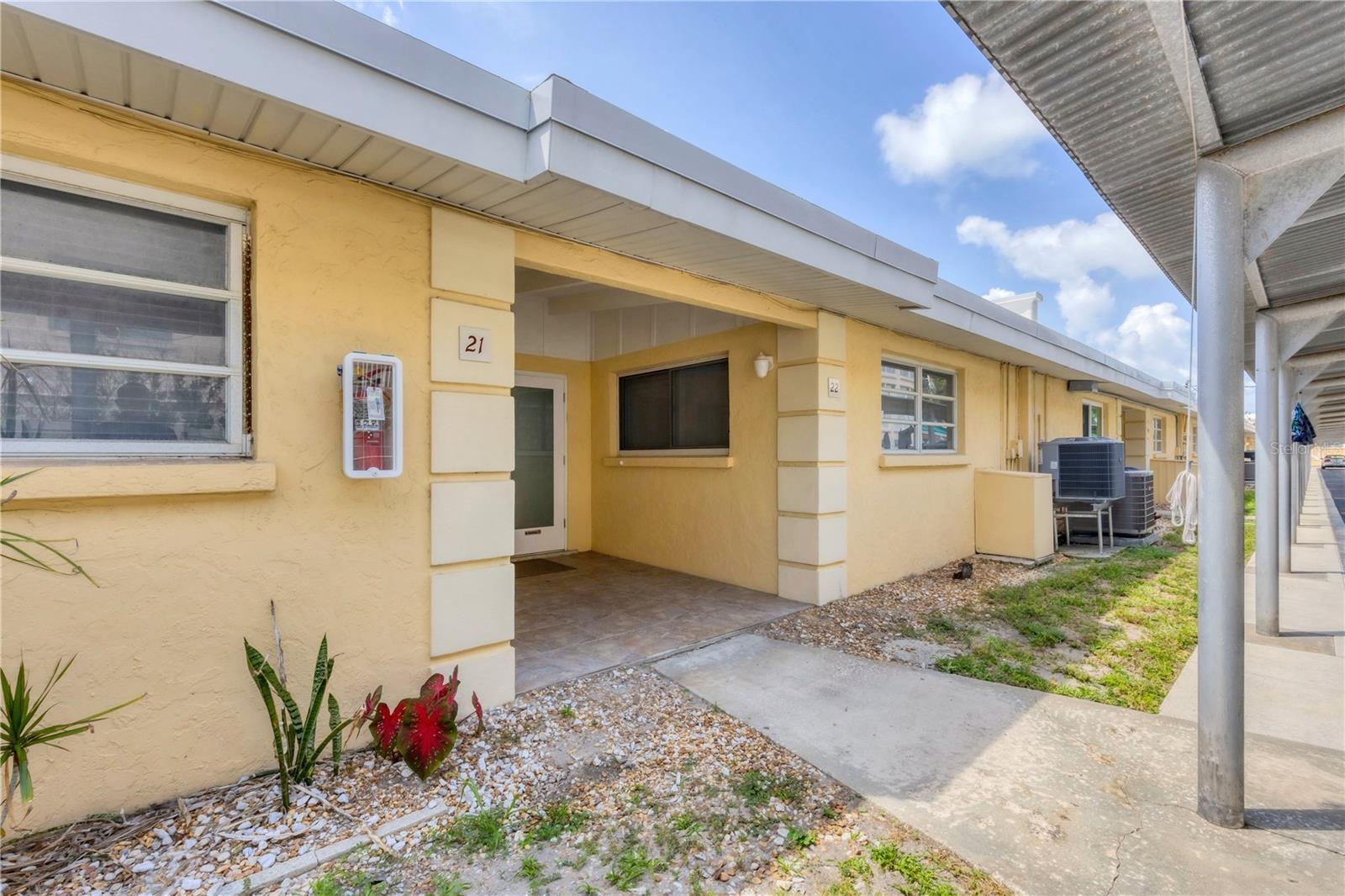 Discover your beachside retreat on world-famous Siesta Key! This beautifully updated 1-bedroom, 1-bath ground-floor condo in the sought-after Casa Mar community offers the ultimate in coastal convenience—just a short stroll to private deeded beach access and the whi te sands of Siesta Beach.
Step inside to a smoke-free, pet-free unit featuring wood plank flooring, modern leather furnishings, and two large flat-screen TVs for your entertainment. Stay connected with high-speed Wi-Fi, and relax on the screened-in lanai overlooking a serene tropical courtyard and two heated pools.
The spacious bedroom features a king-sized bed, while a sleeper sofa provides room for up to four guests. Covered parking, on-site laundry, tennis courts, and complimentary beach chairs complete the vacation-ready experience.
Enjoy everything Siesta Key has to of fer—from sunset walks along the shoreline to dining and shopping in nearby Siesta Key Village. Whether you're staying for a weekend or an extended getaway, this vibrant coastal condo offers comfort, charm, and unbeatable location!