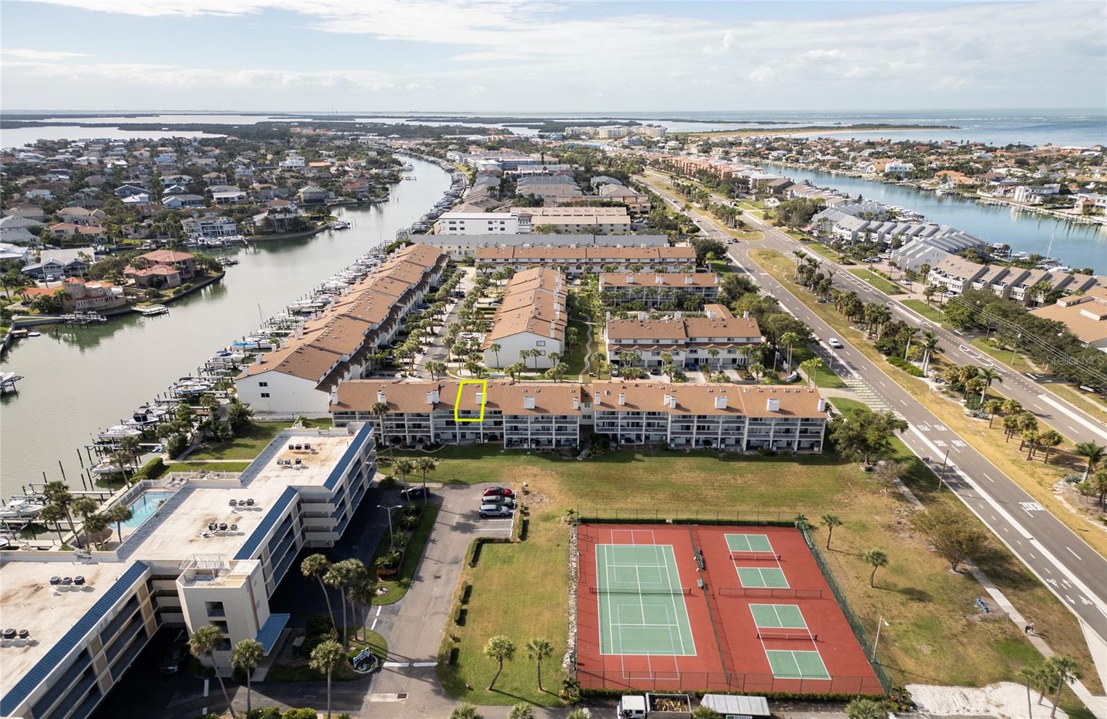 PALMS OF TIERRA - Residential