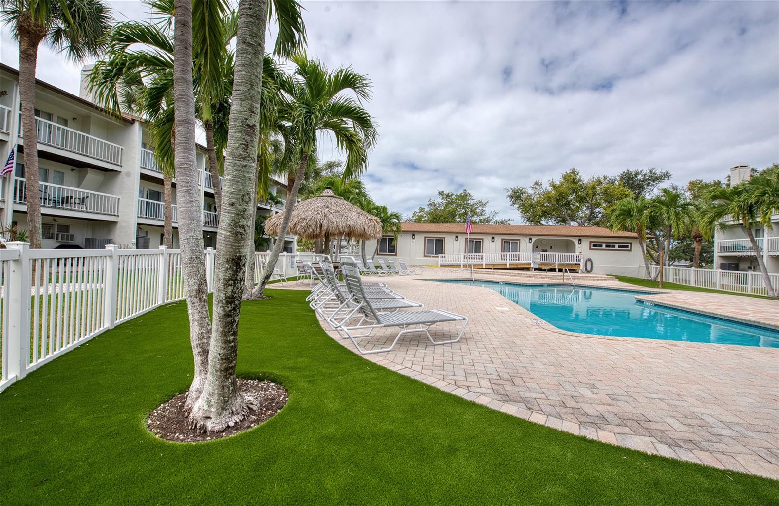 PALMS OF TIERRA - Residential