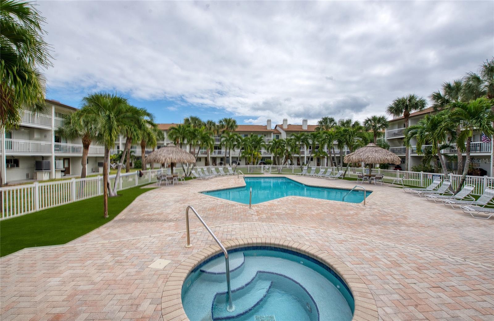 PALMS OF TIERRA - Residential