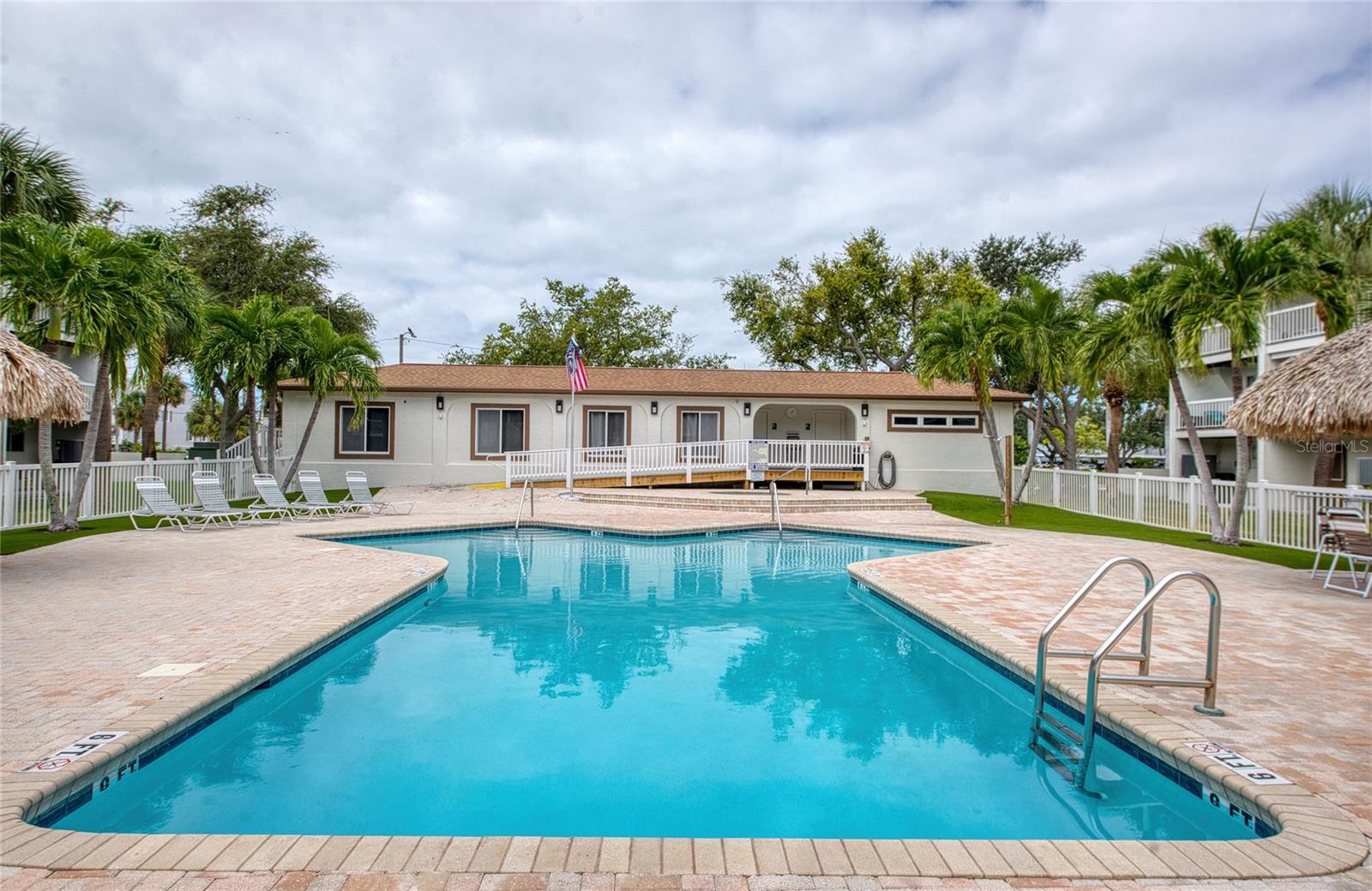 PALMS OF TIERRA - Residential