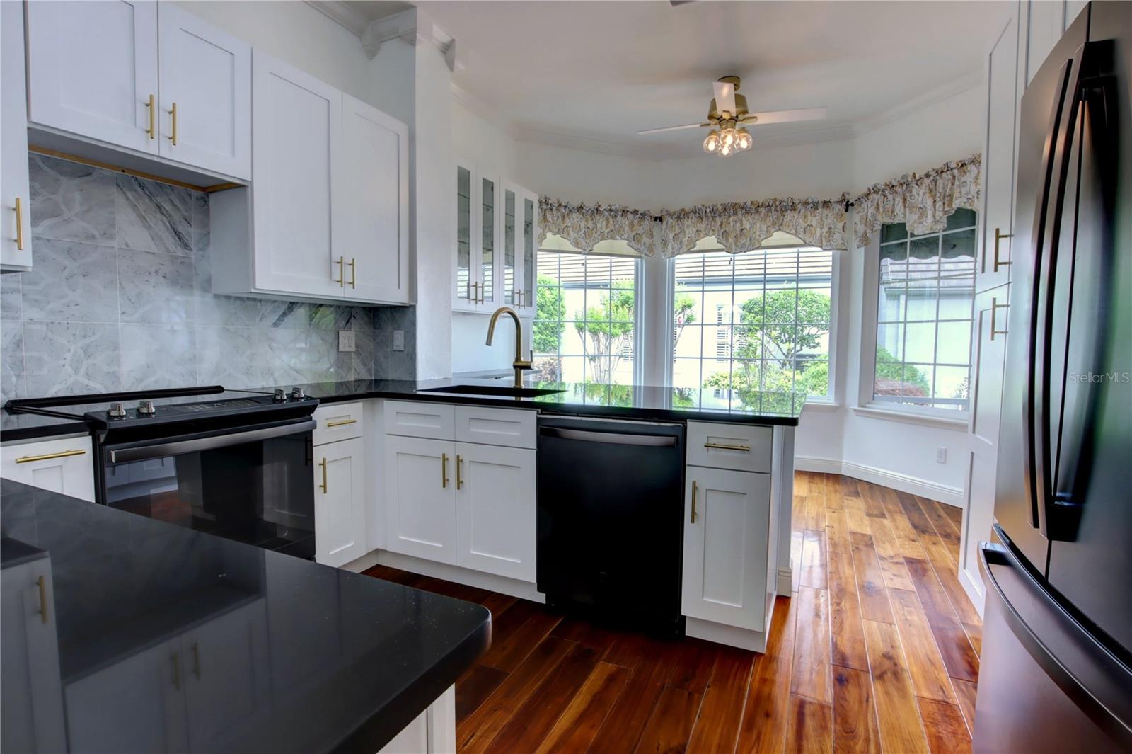 HEATHROW / BRAMPTON COVE - Residential