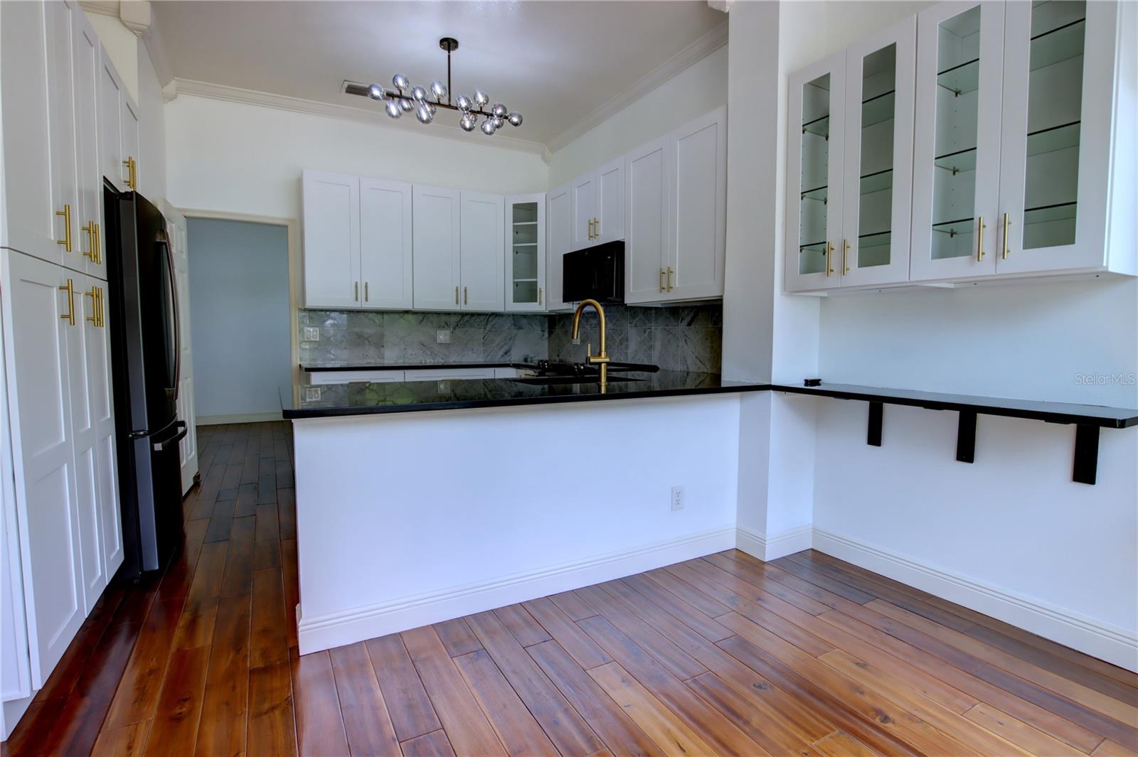 HEATHROW / BRAMPTON COVE - Residential