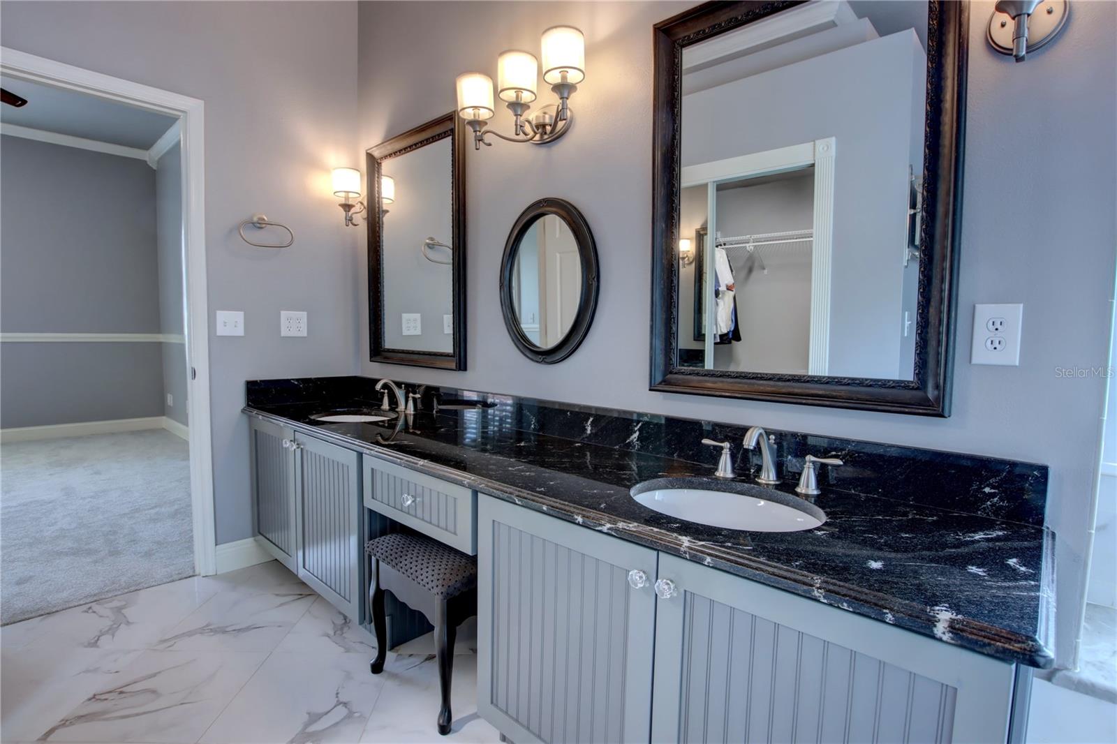HEATHROW / BRAMPTON COVE - Residential