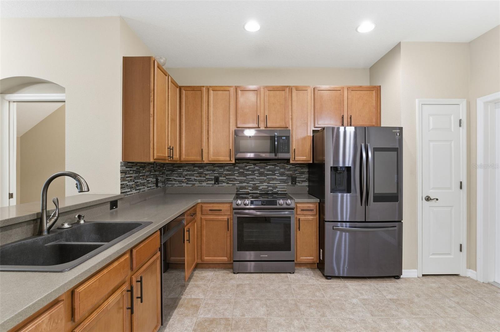 BAY ISLES TWNHMS - Residential