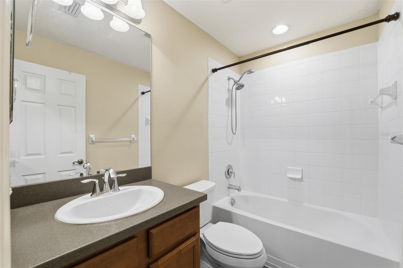 BAY ISLES TWNHMS - Residential