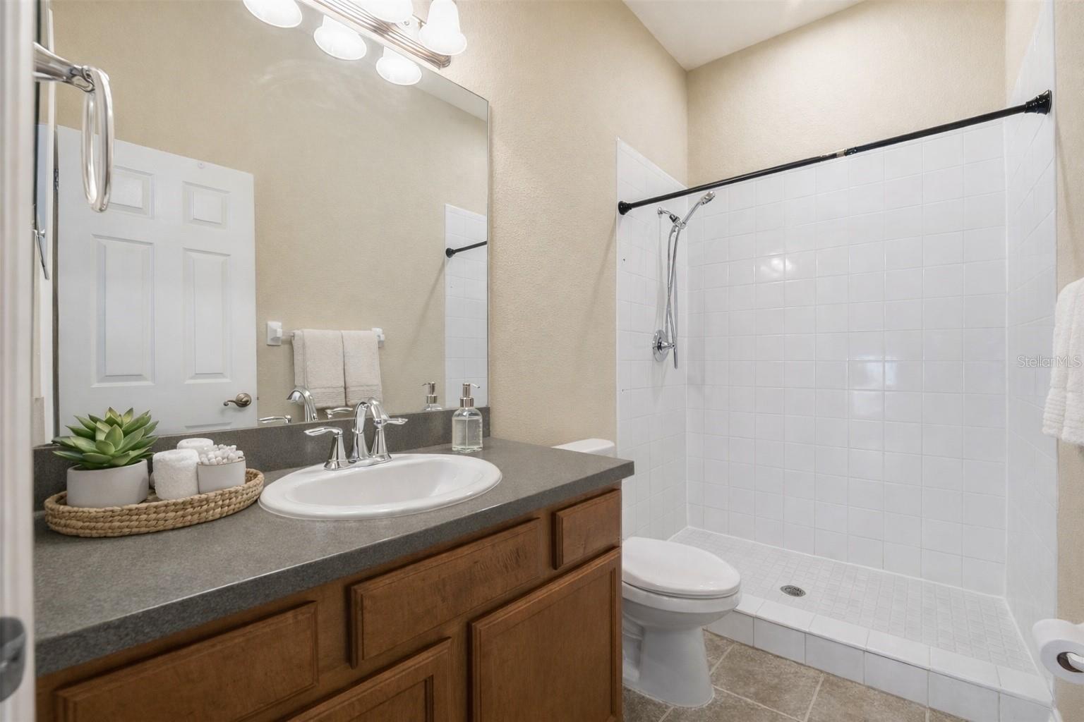 BAY ISLES TWNHMS - Residential