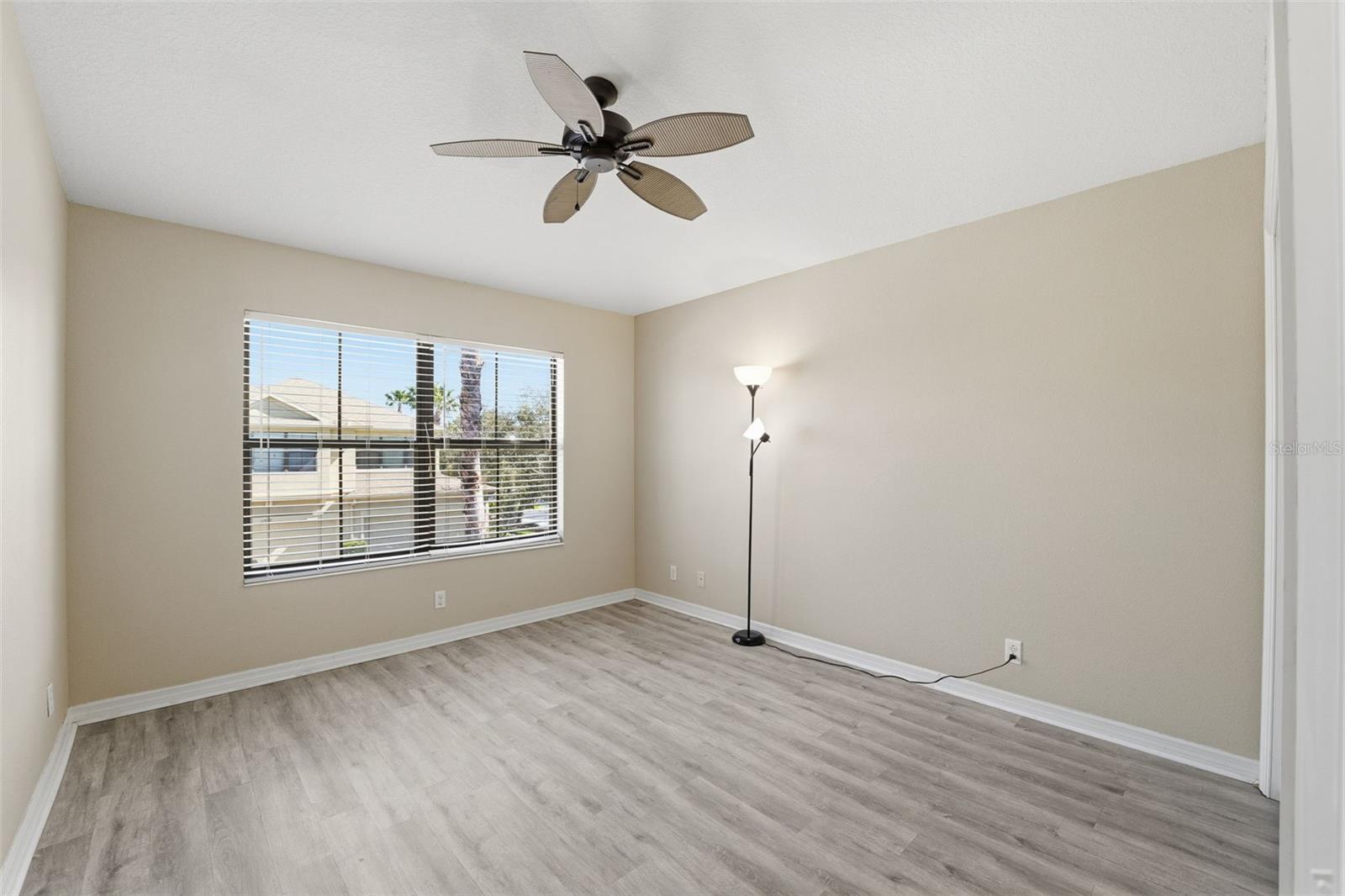 BAY ISLES TWNHMS - Residential