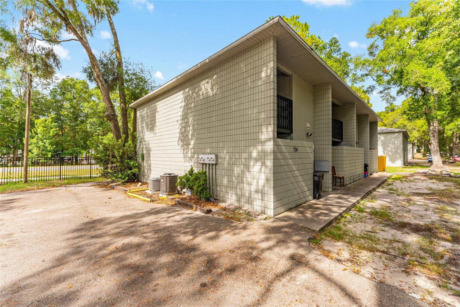 724 SW 68TH TERRACE