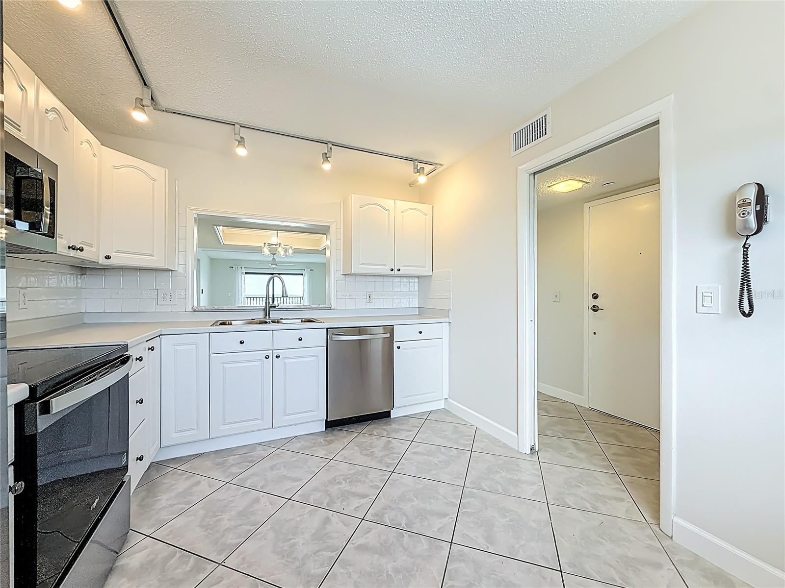 BAY ISLAND GROUP - Residential