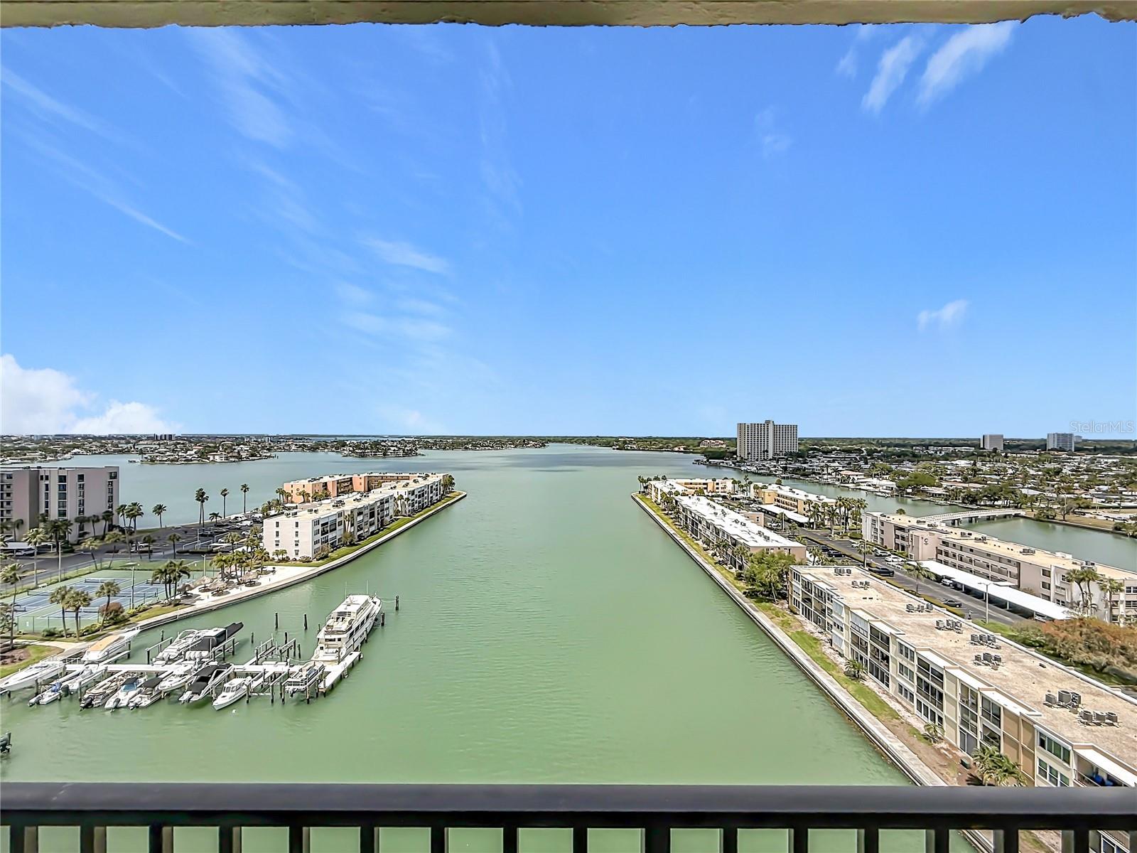 7300 SUN ISLAND DR S, 1403