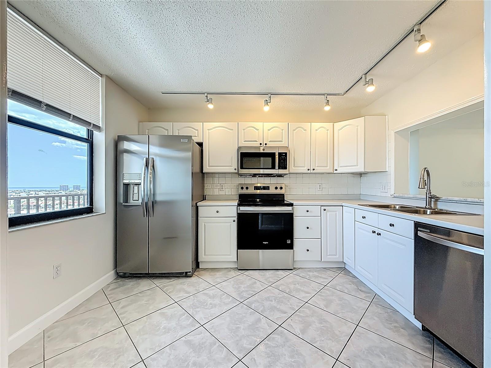 BAY ISLAND GROUP - Residential