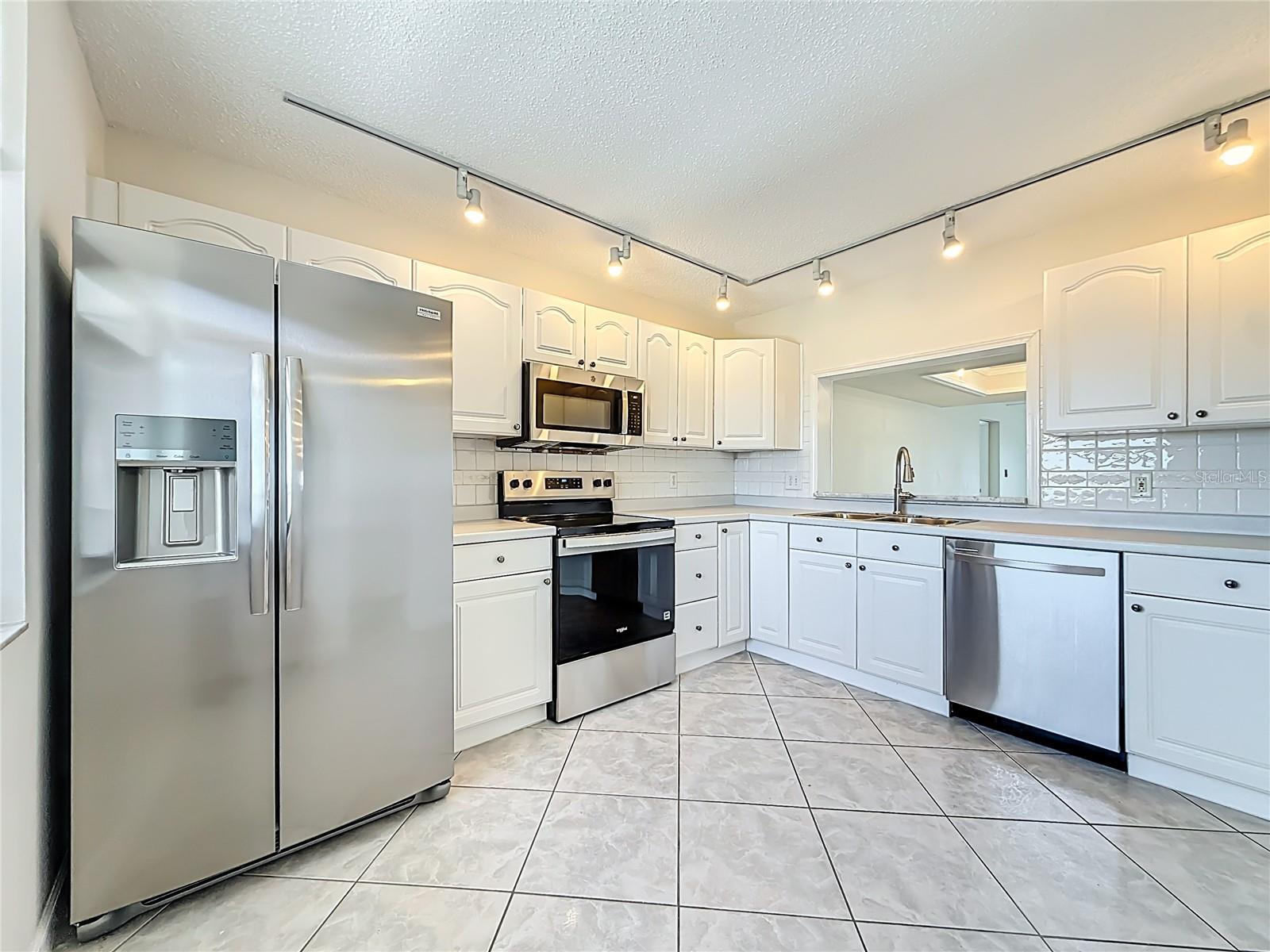 BAY ISLAND GROUP - Residential