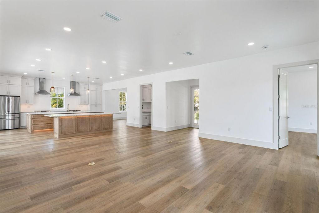 Photo of 514 38th Avenue NE, St Petersburg, FL 33704 (MLS # TB8486739)