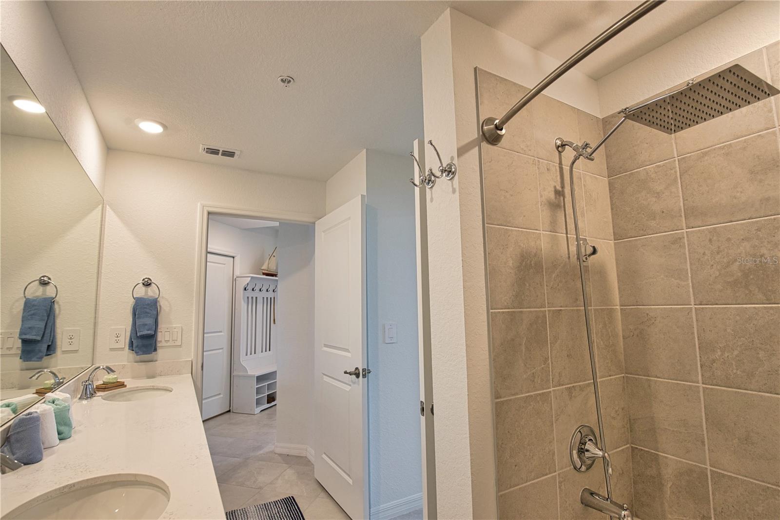 WELLEN PARK BLDG 100 - Residential Lease