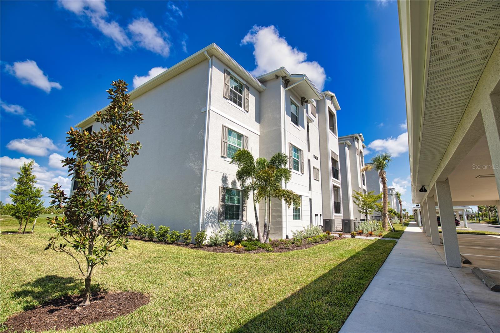 WELLEN PARK BLDG 100 - Residential Lease