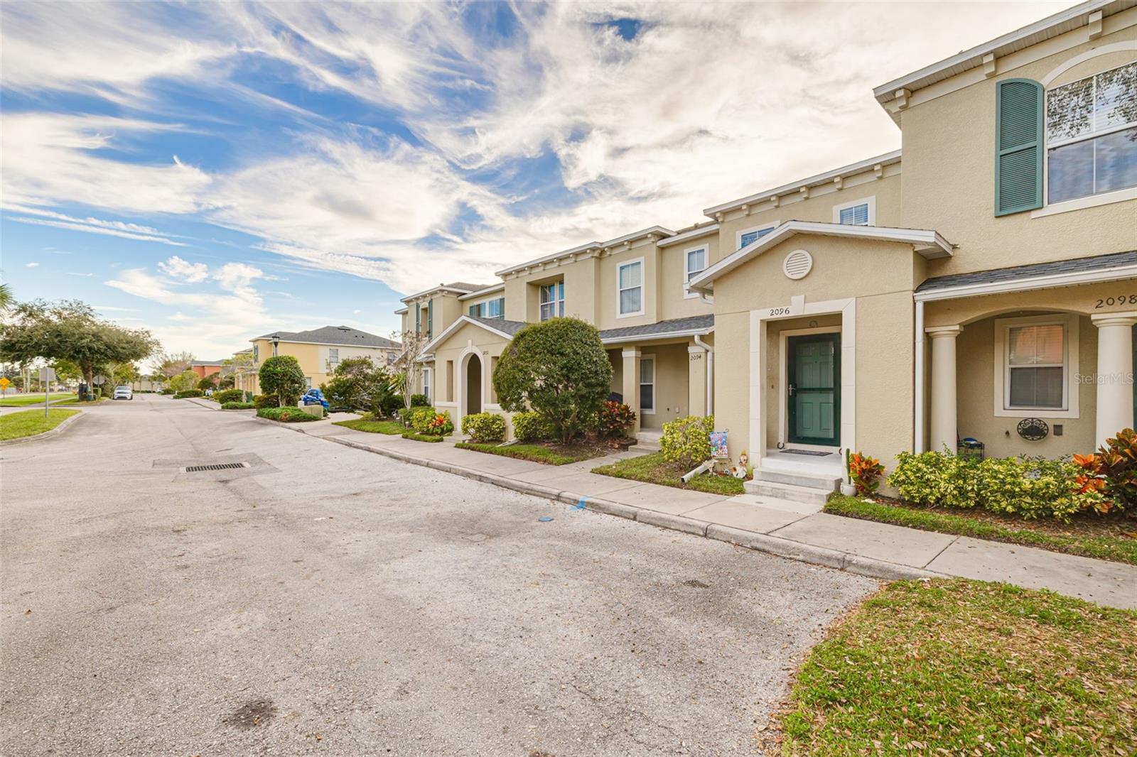 SUNSET POINTE TWNHMS - Residential