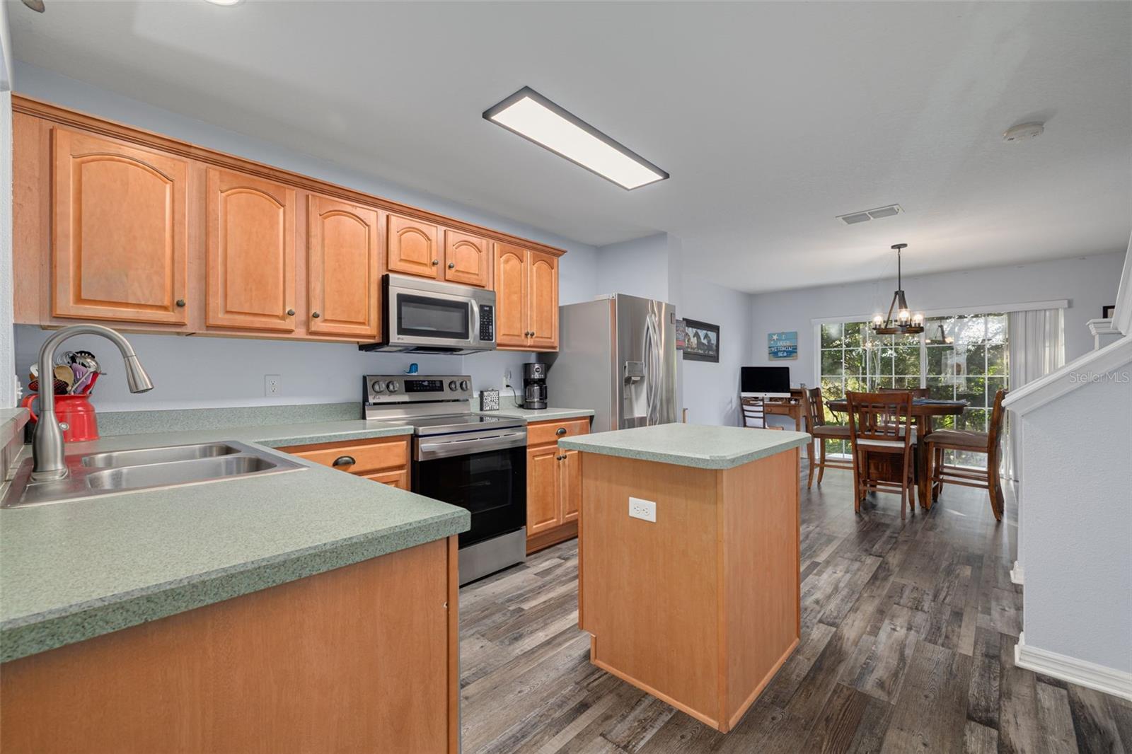 SUNSET POINTE TWNHMS - Residential