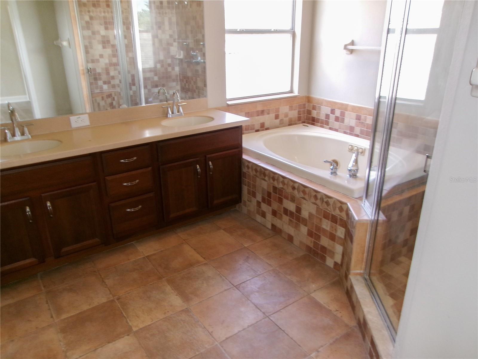 WATERS EDGE PH 02 - Residential