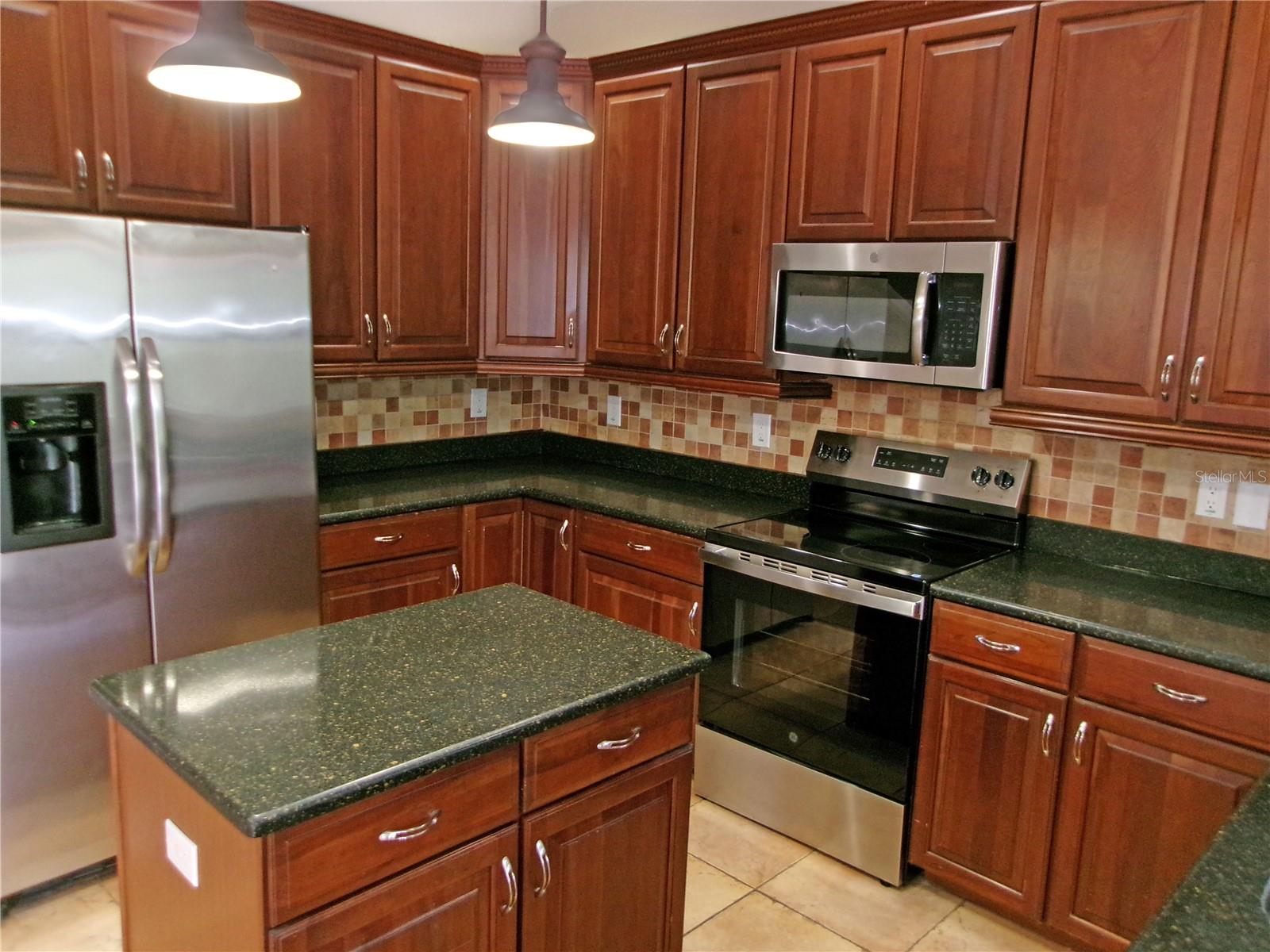 WATERS EDGE PH 02 - Residential