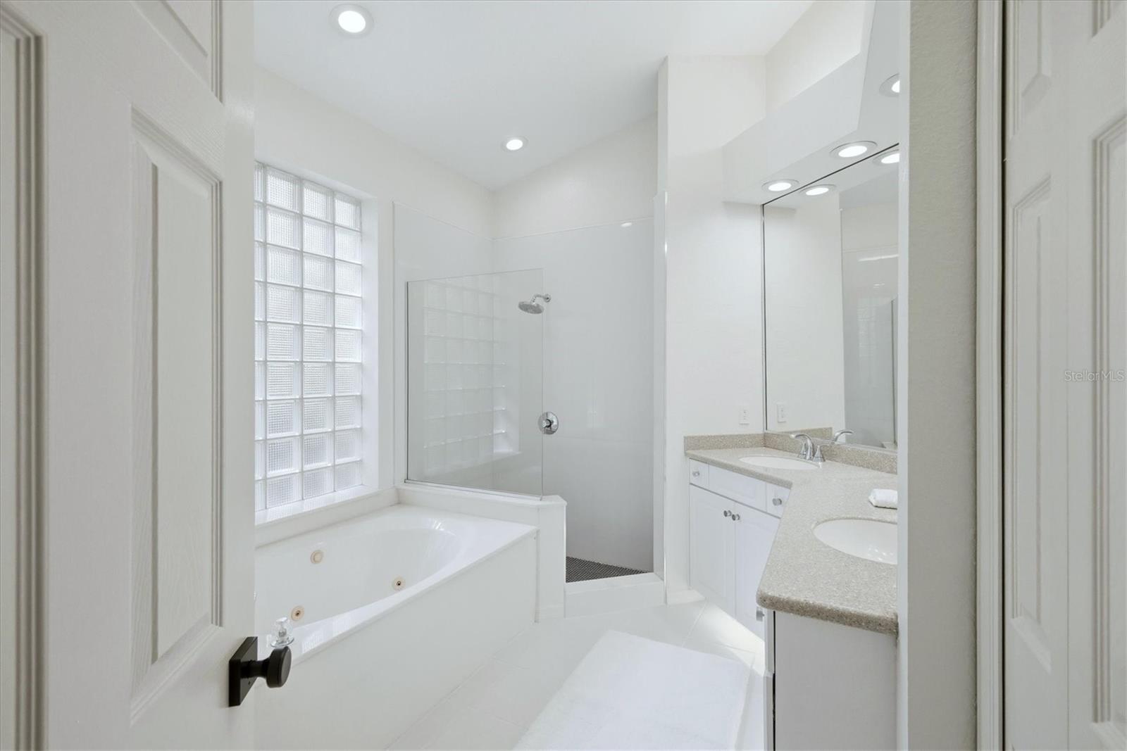 UNIVERSITY PARK COUNTRY CLUB - Residential