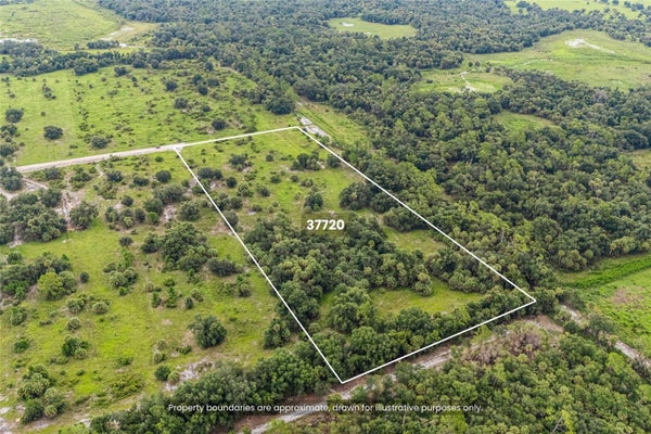 CAVALLO CT, VENICE, FL 34292 - Image e5db314d9a168eea76aa71b5c8b490d9/2043406866