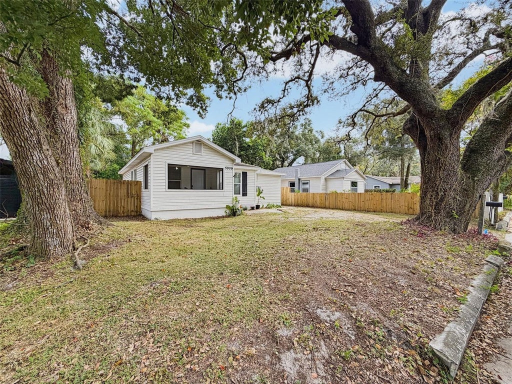 Photo of 5909 N 15th St, Tampa, FL 33610 (MLS # TB8563041)