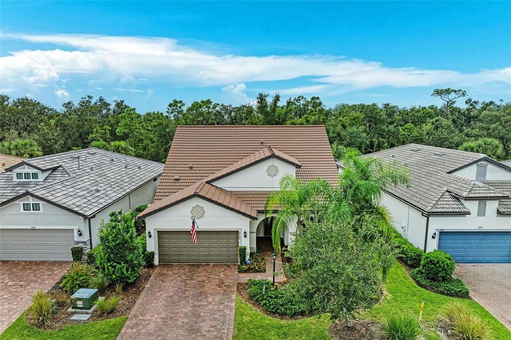 Photo of 7572 Viola Loop, Bradenton, FL 34202 (MLS # A4666076)