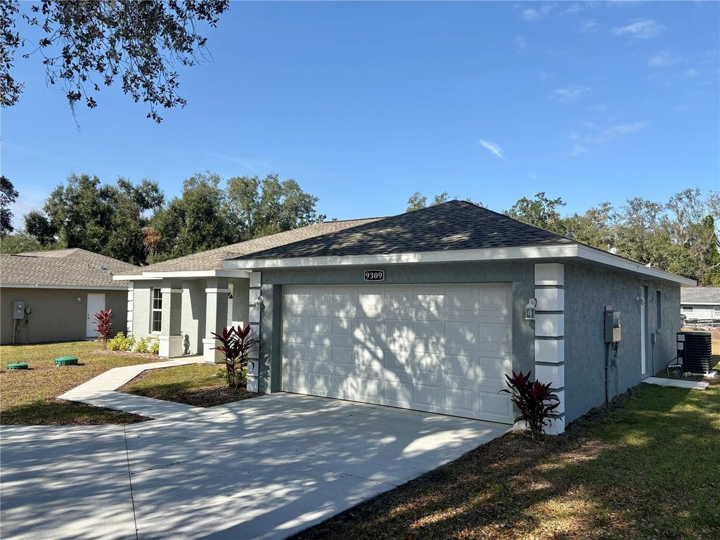 Photo of 9309 SE Highway 42, Summerfield, FL 34491 (MLS # OM716136)