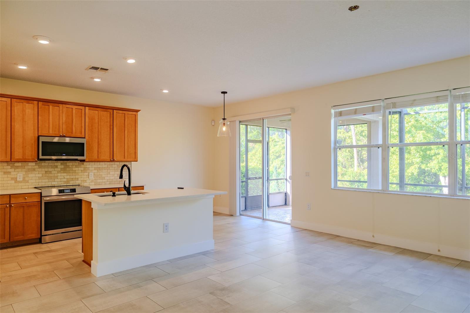 STRATFORD POINTE - Residential