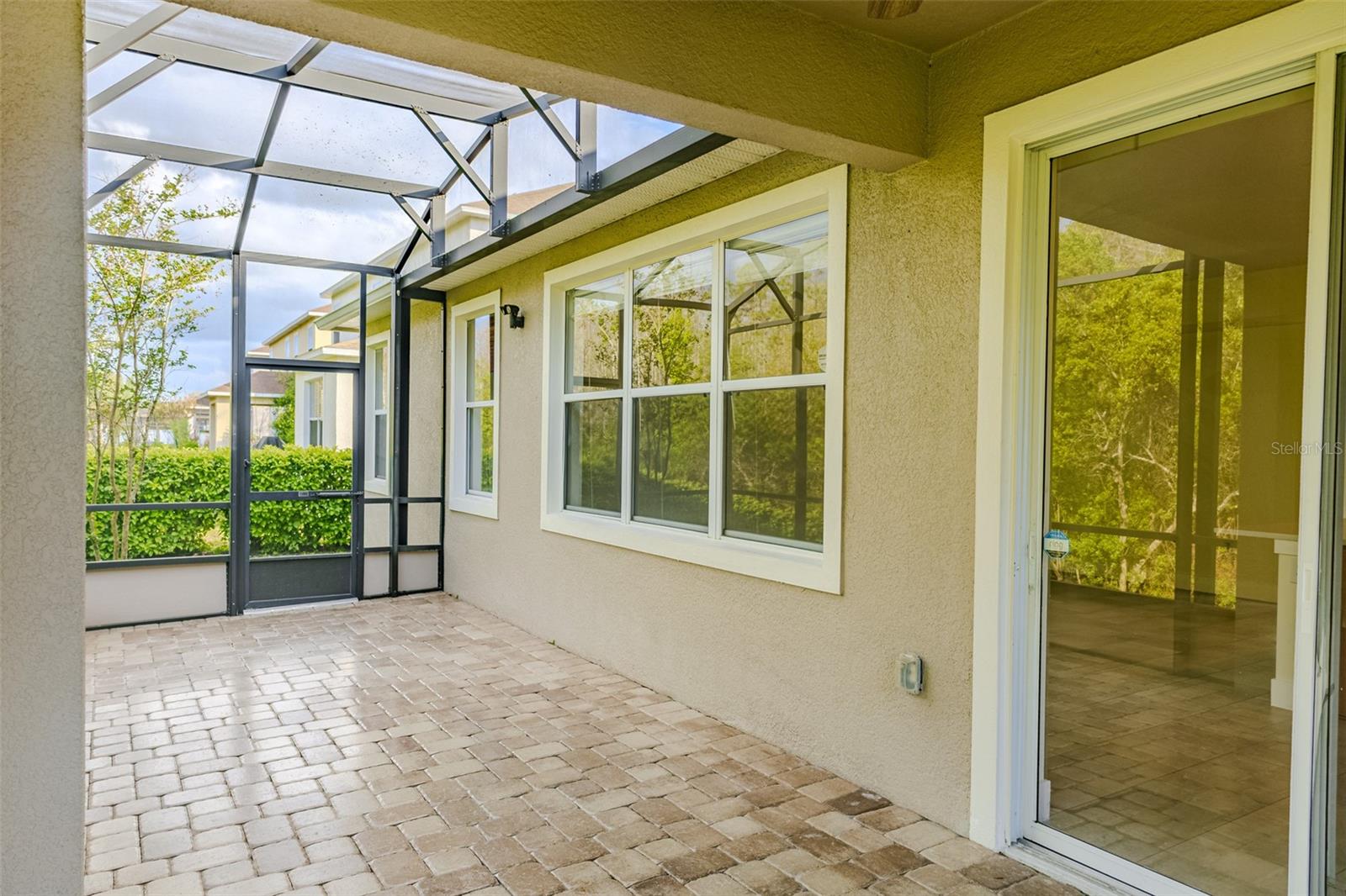 STRATFORD POINTE - Residential