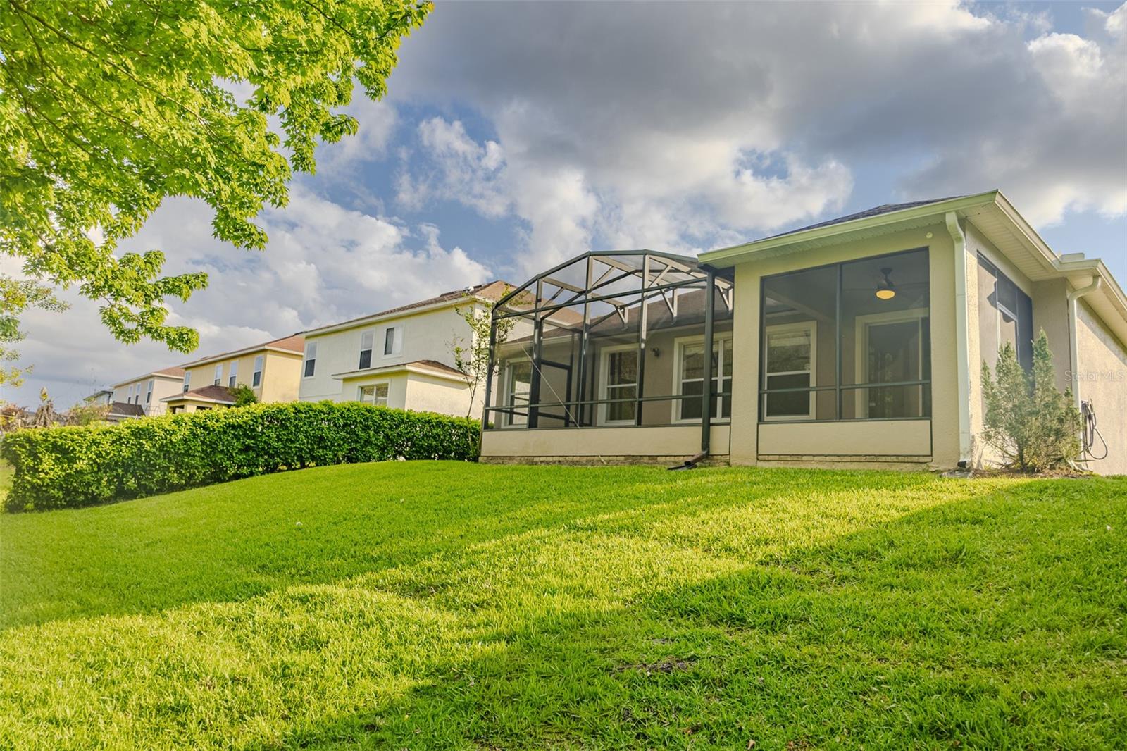 STRATFORD POINTE - Residential