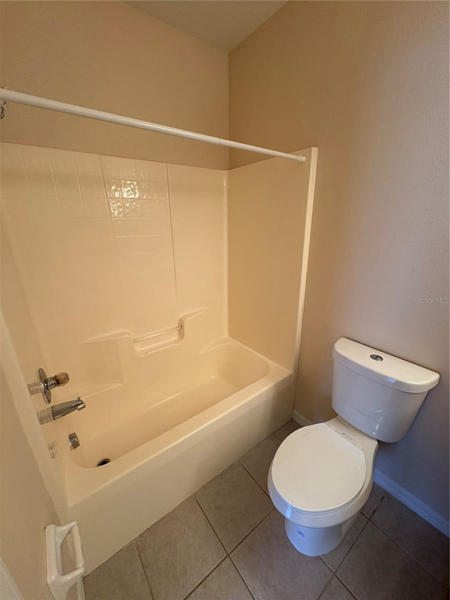 VILLAGES OF BLOOMINGDALE CONDO - Residential Lease