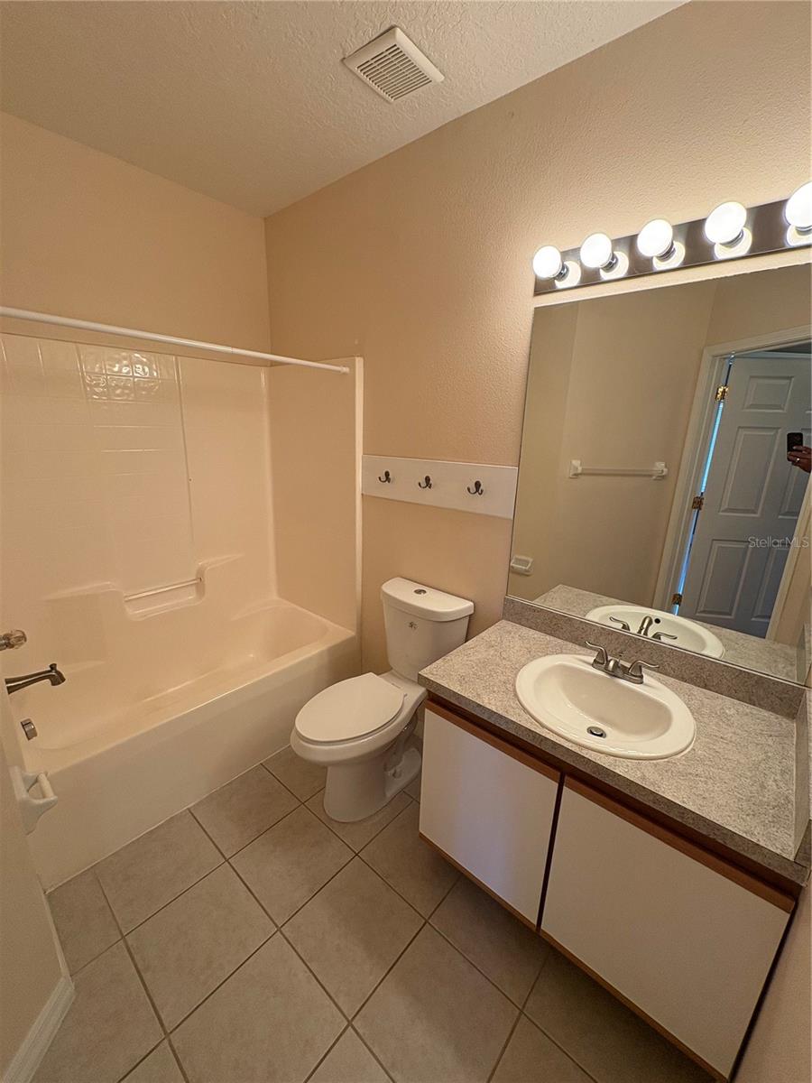 VILLAGES OF BLOOMINGDALE CONDO - Residential Lease