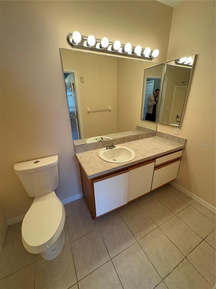 VILLAGES OF BLOOMINGDALE CONDO - Residential Lease