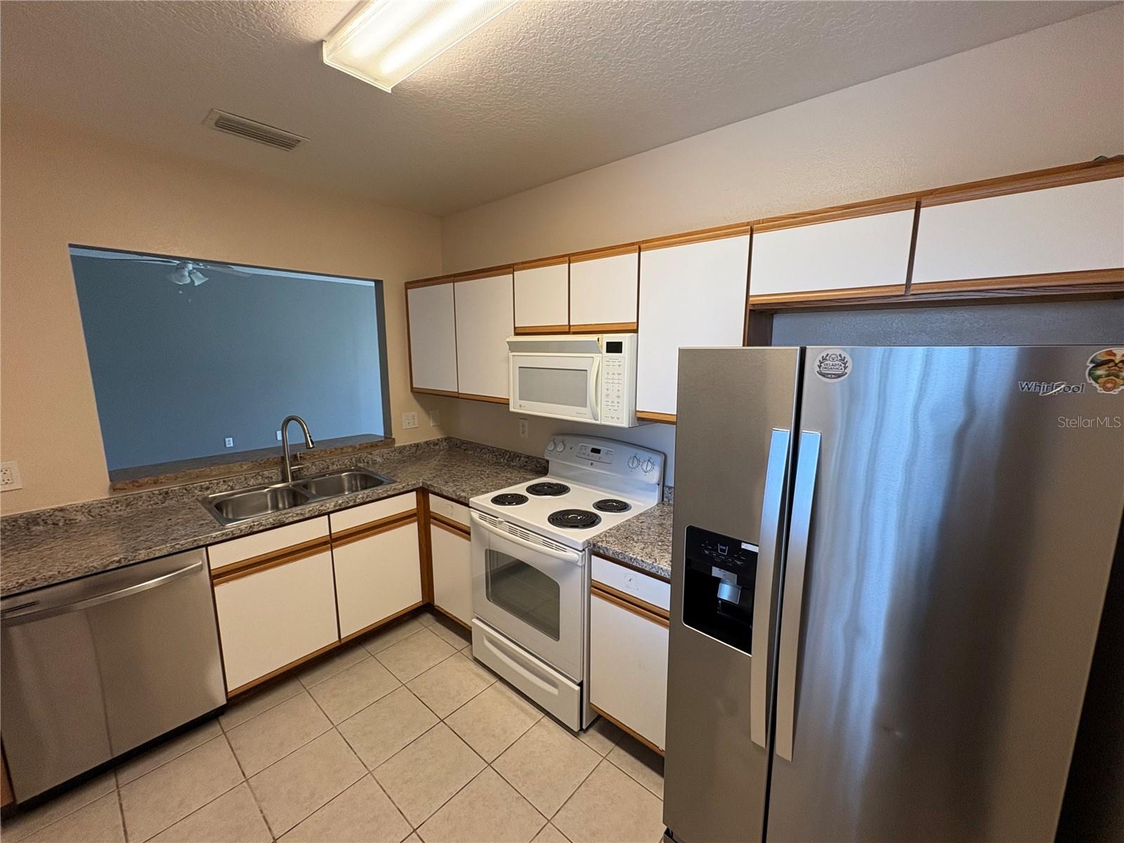 VILLAGES OF BLOOMINGDALE CONDO - Residential Lease