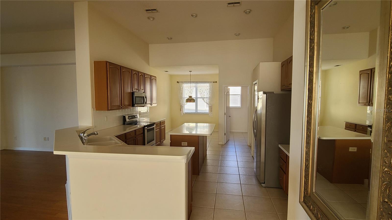 BRIDGEWATER PH 01 & 02 - Residential Lease